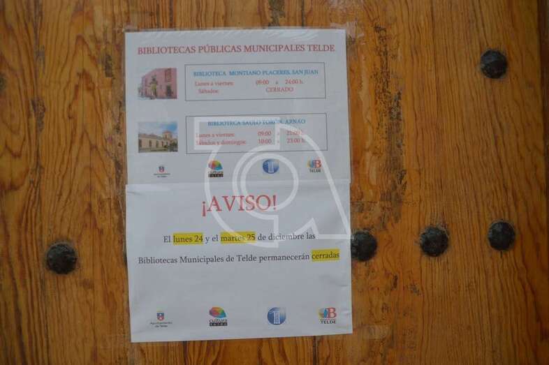 Cartel en la Biblioteca Montiano Placeres-San Juan anunciado el cierre estos dos días